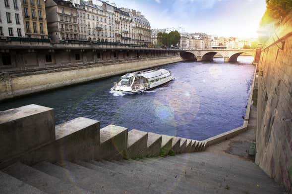 Bateau touristique Hop-on et Hop-off de Paris
