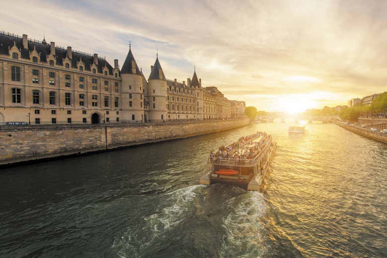 Promenade en bateau sur la Seine